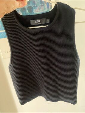 Form fitting Cropped tank top